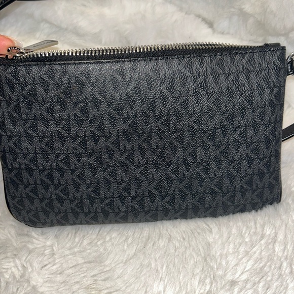 Michael Kors Black Jet Set Crossbody Bag - Picture 12 of 16